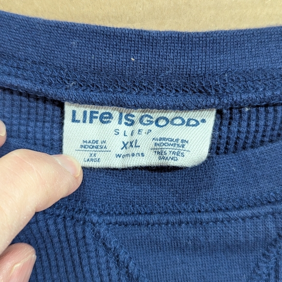 Life Is Good Women's Crop Long Sleeve "Peace" Henley Navy‎ Blue Base Layer XXL - Picture 3 of 8